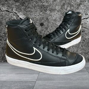 Nike Blazer Mid ‘77 SE (GS) Black Playful Fonts DJ0265-001 Shoes- SZ 5.5Y- 7.5 W